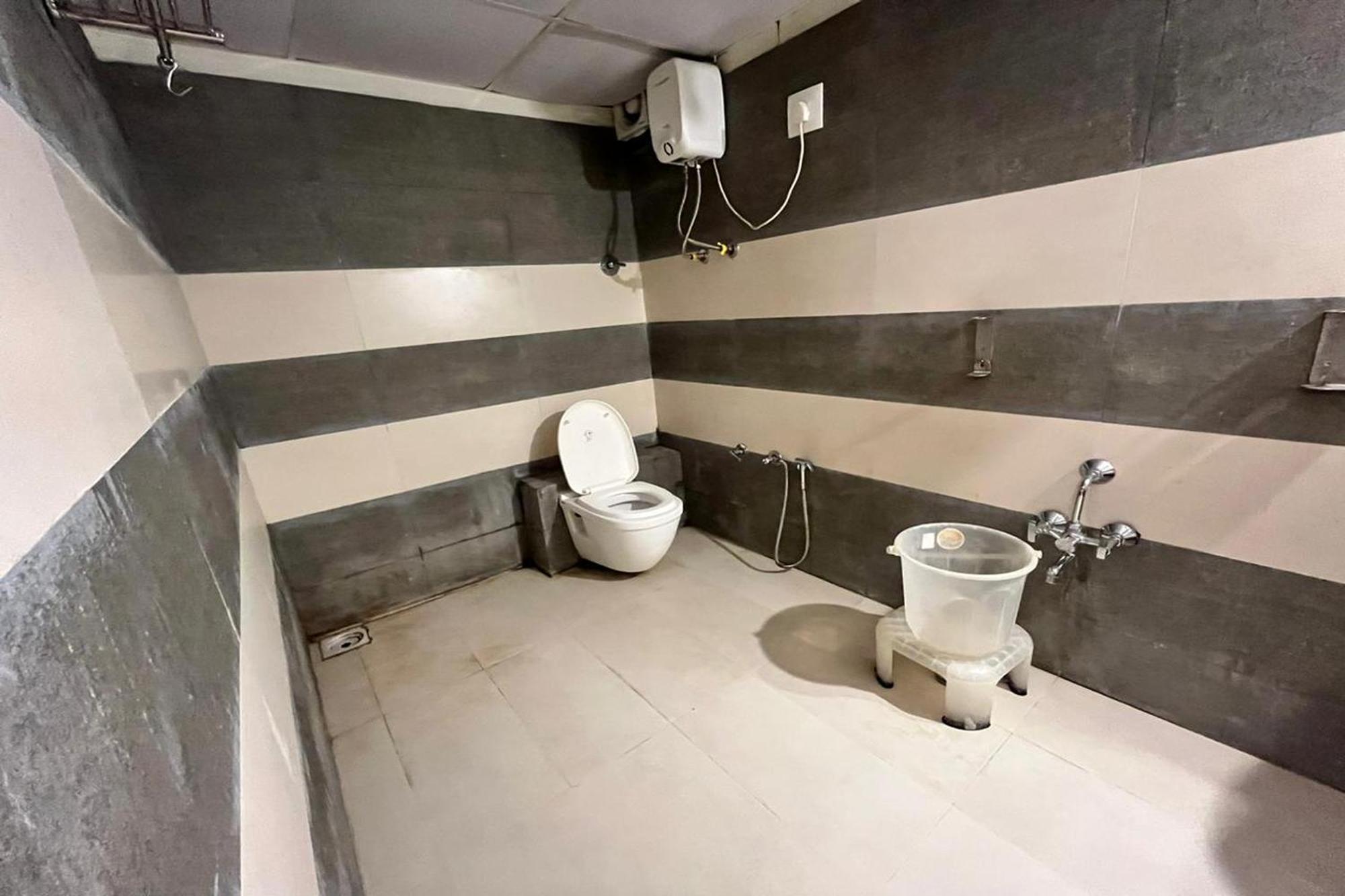 Hotel Kalyan Palace Watuwa 외부 사진