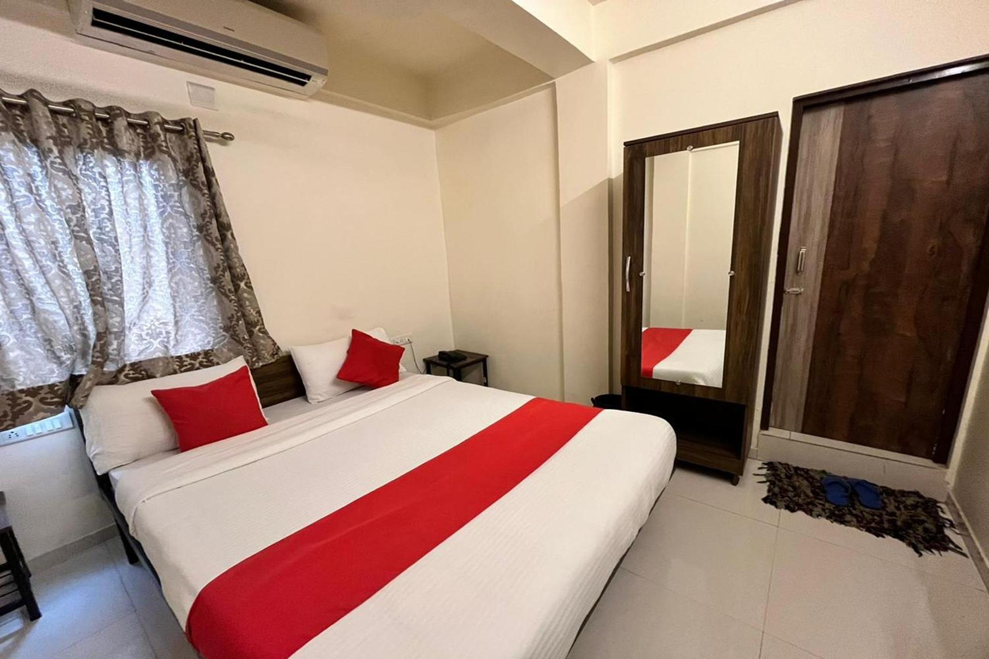 Hotel Kalyan Palace Watuwa 외부 사진