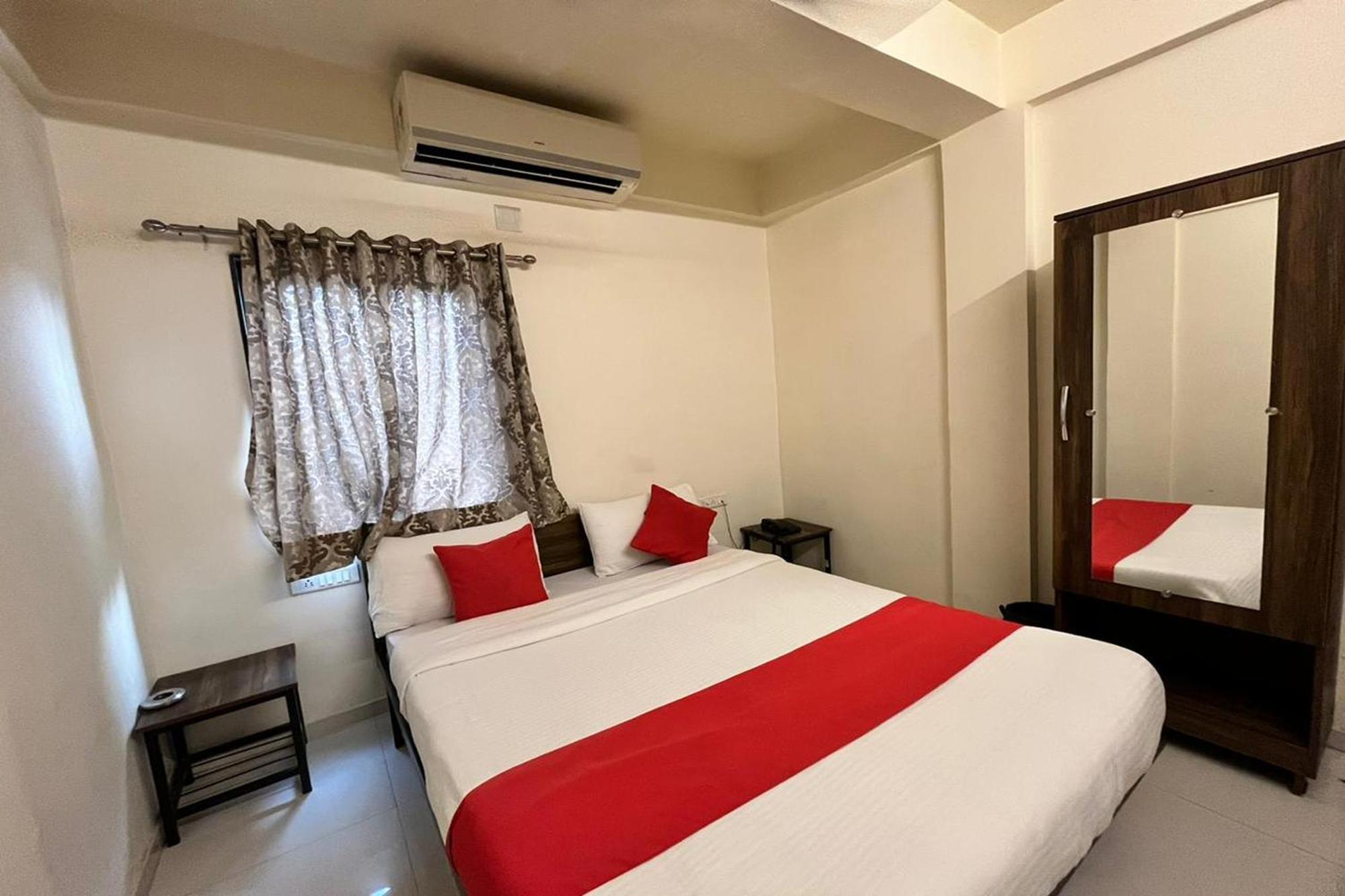 Hotel Kalyan Palace Watuwa 외부 사진