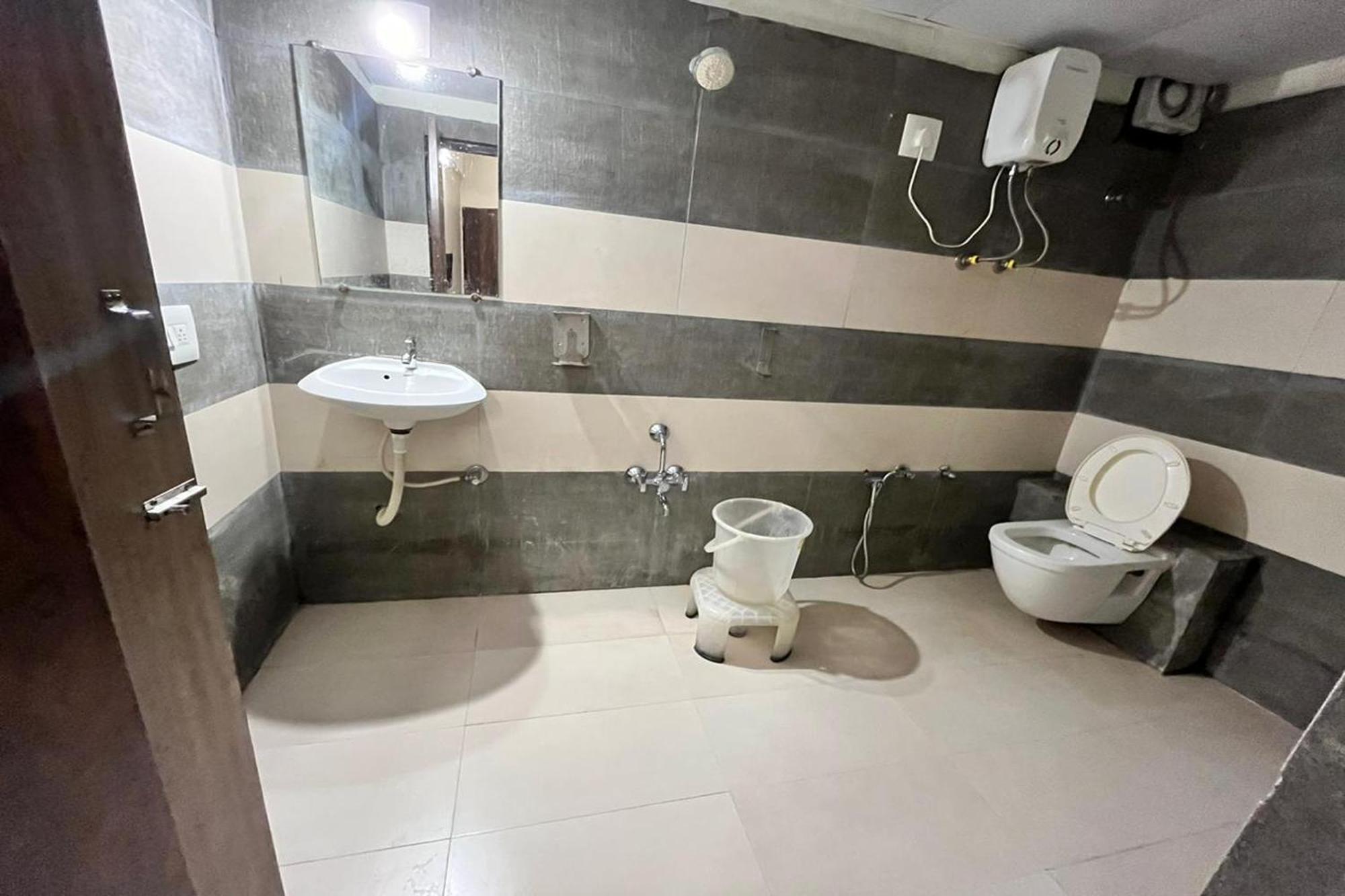 Hotel Kalyan Palace Watuwa 외부 사진