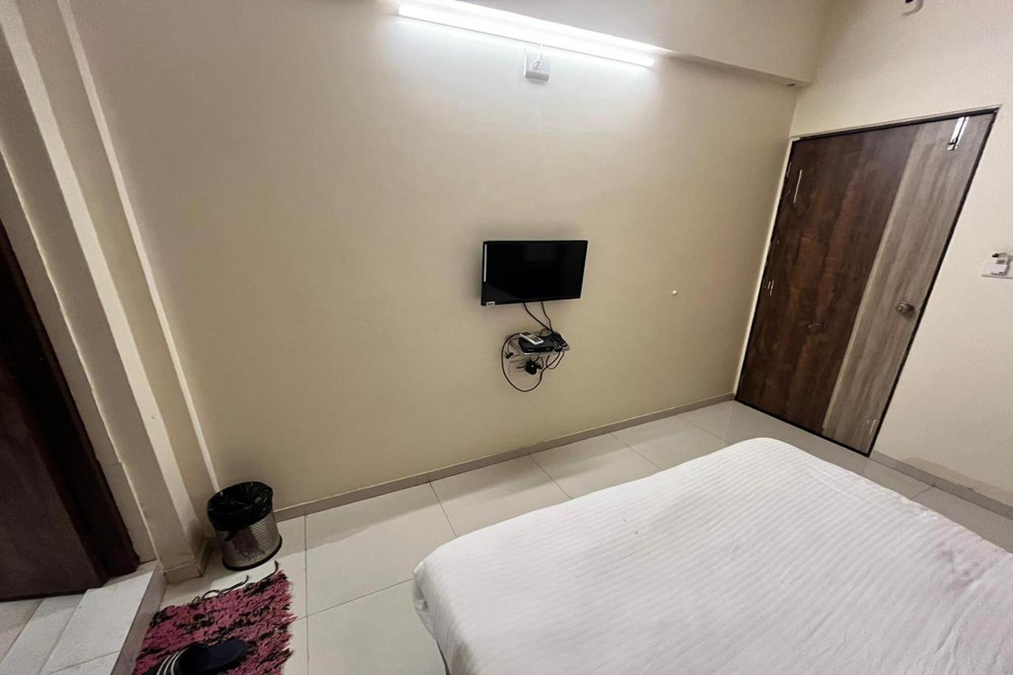 Hotel Kalyan Palace Watuwa 외부 사진
