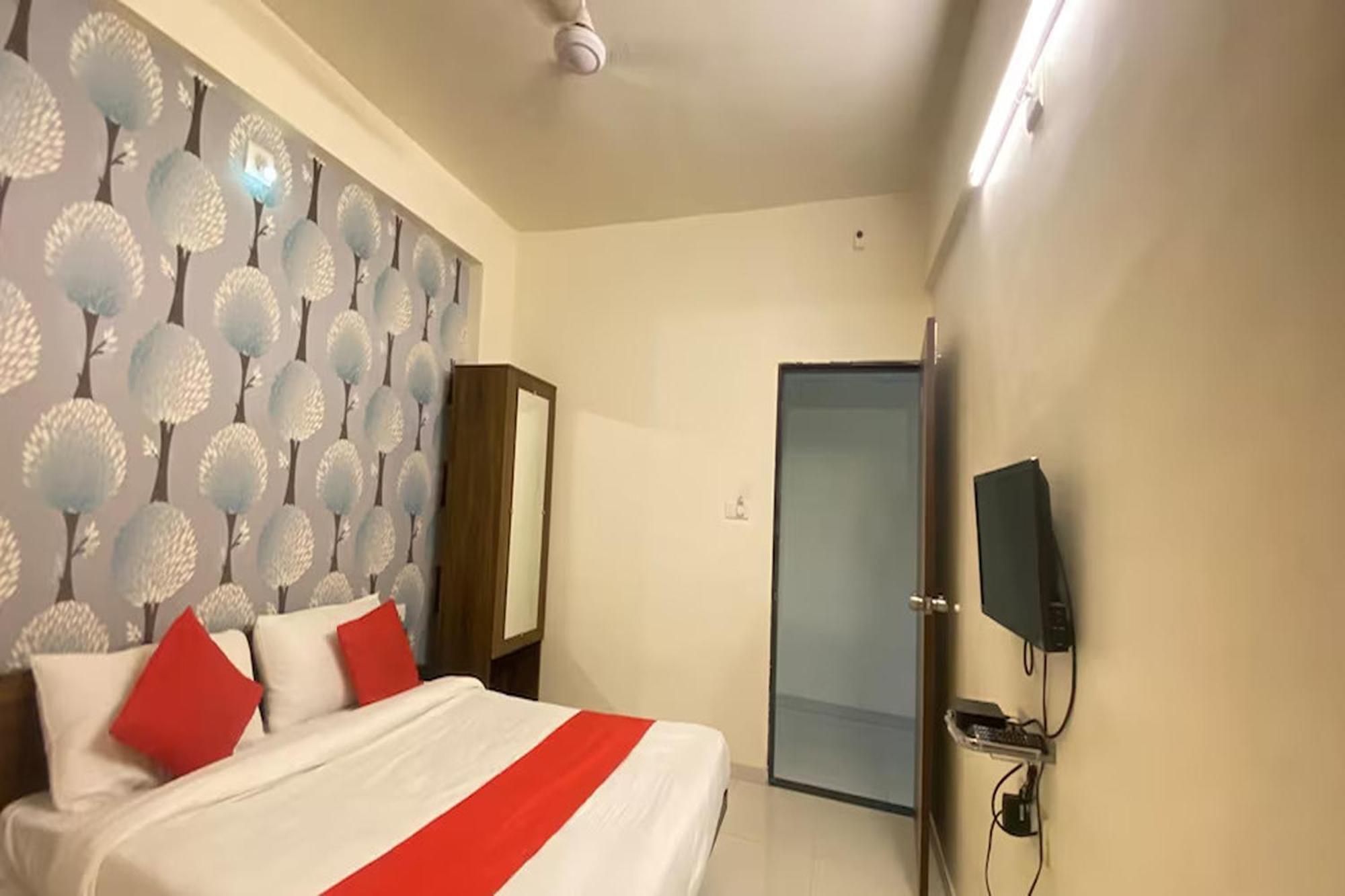 Hotel Kalyan Palace Watuwa 외부 사진