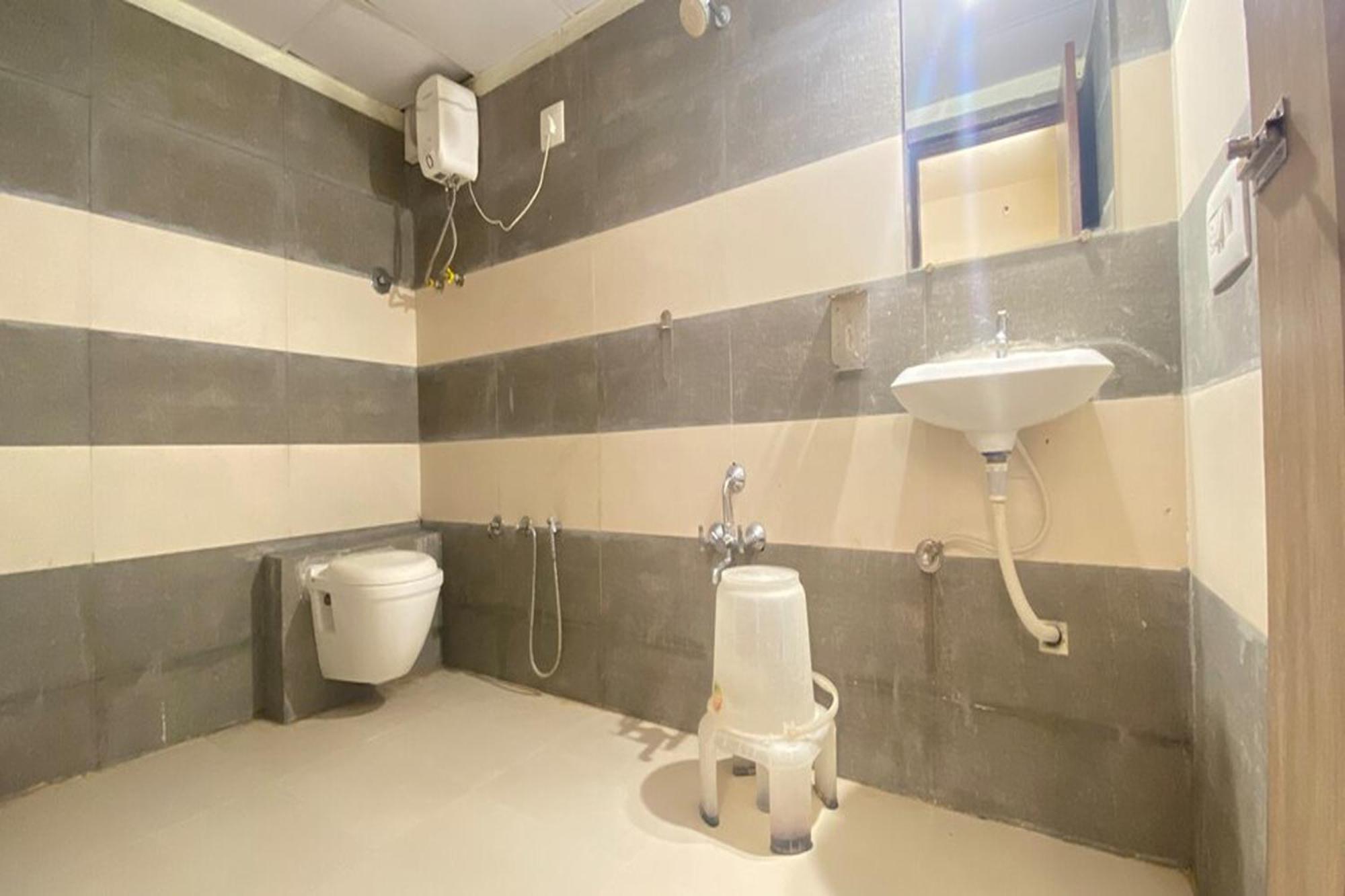 Hotel Kalyan Palace Watuwa 외부 사진