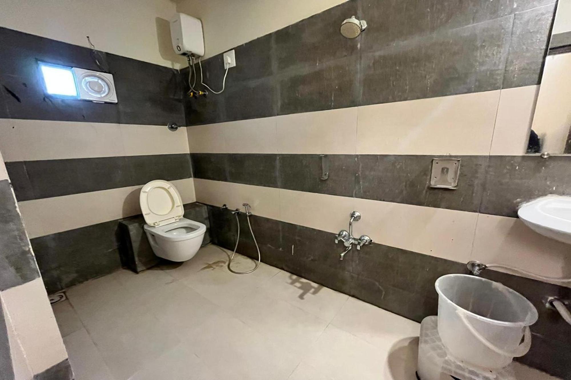 Hotel Kalyan Palace Watuwa 외부 사진