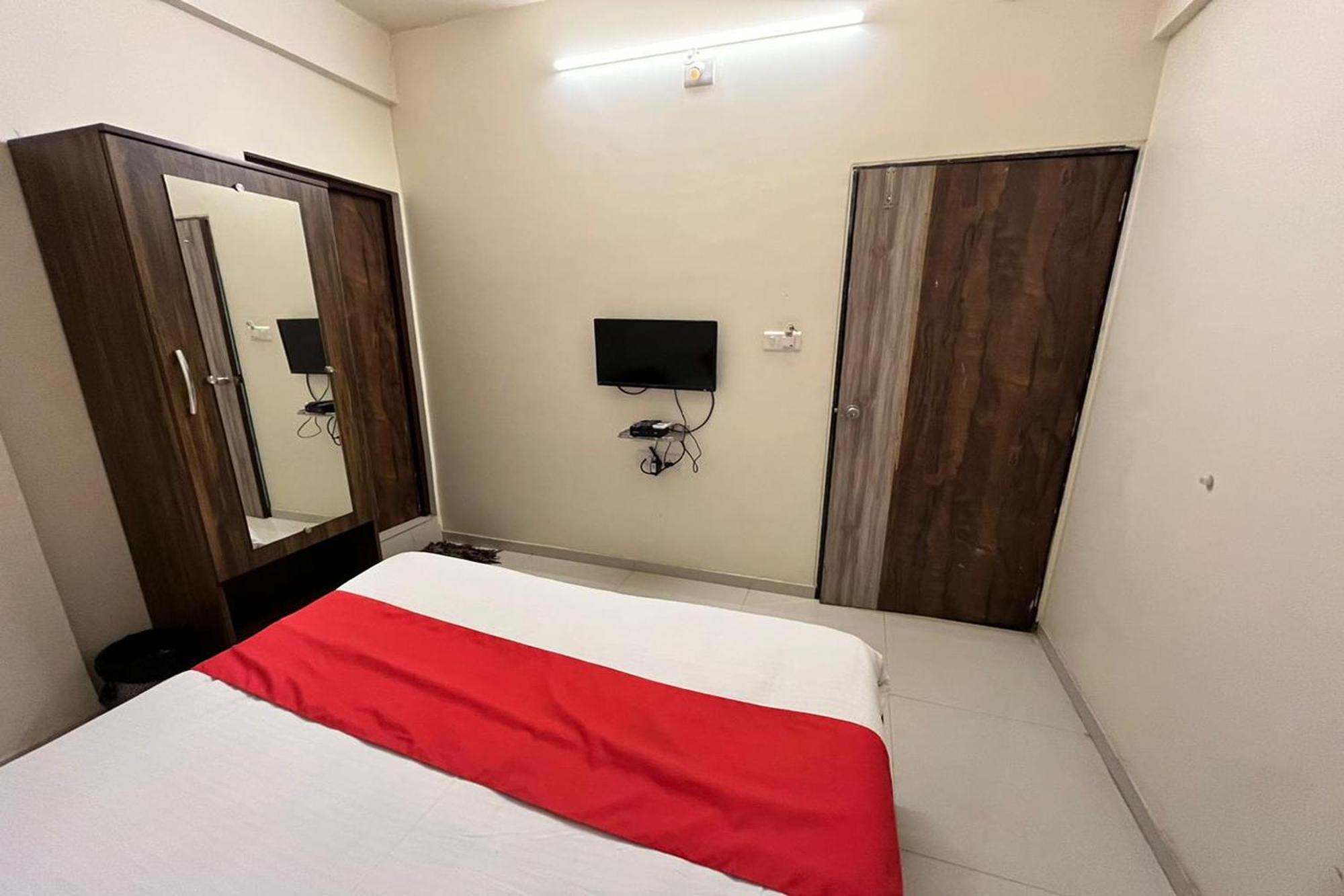 Hotel Kalyan Palace Watuwa 외부 사진